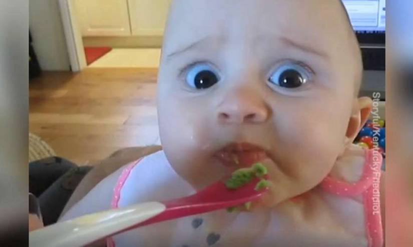 El divertido video de bebé que prueba aguacate