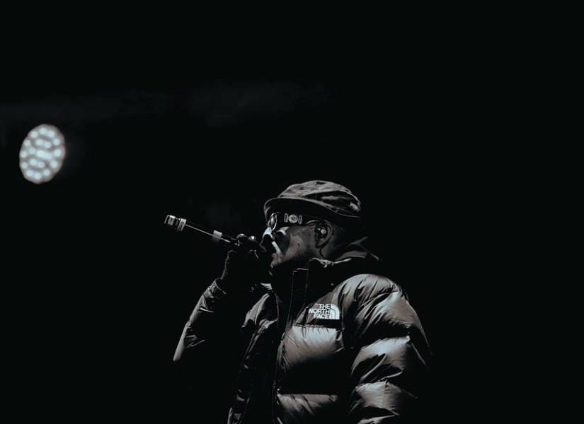 Tras varios años fuera de los escenarios, Crudo Means Raw se presentó en el Festival Cordillera y cantó sus canciones icónicas como La mitad de la mitad, Novena o No Copio.