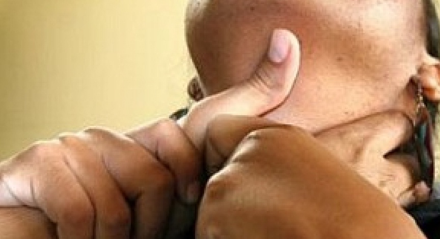 Estrangula a su mujer y luego se entrega a la policía