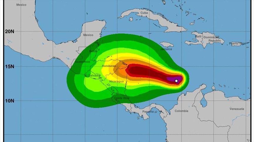 Una onda tropical atlántica formada en el sur de África avanza hacia el Caribe oriental