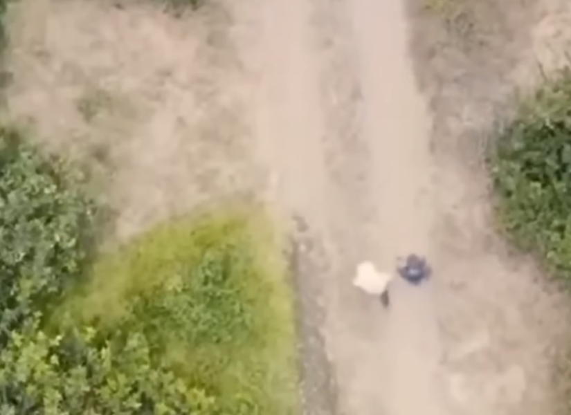 Toma aérea de la conversación que tuvo Andersson Boscán con Leandro Norero, en los exteriores de Guayaquil.