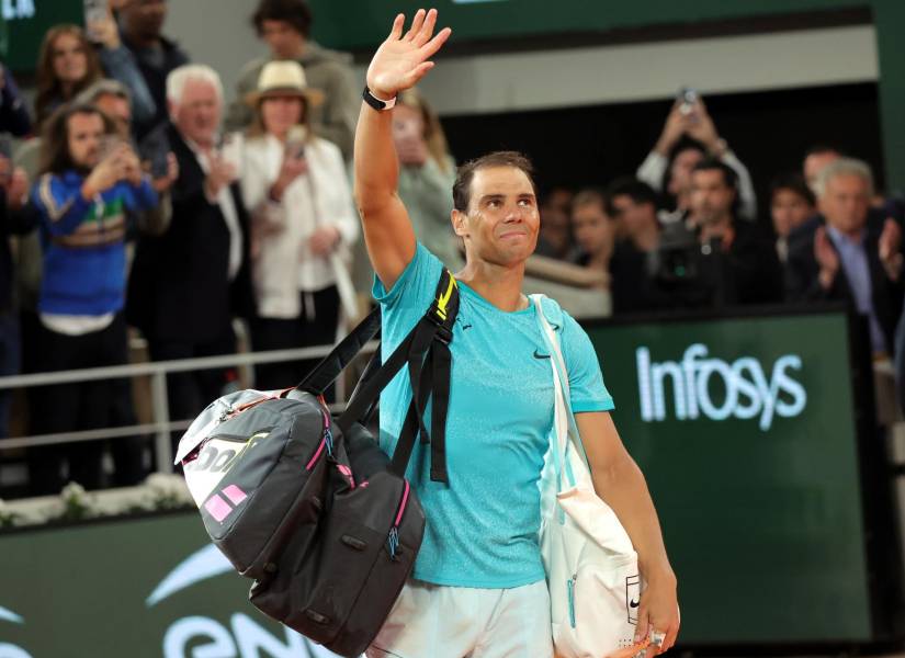 Nadal despidiéndose de la afición. (EFE)