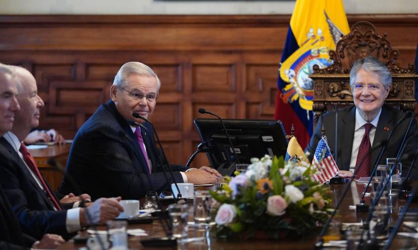 El presidente de la República, Guillermo Lasso, se reunió el pasado jueves con una delegación de senadores de Estados Unidos. En la foto aparece el senador republicano Robert Menéndez.