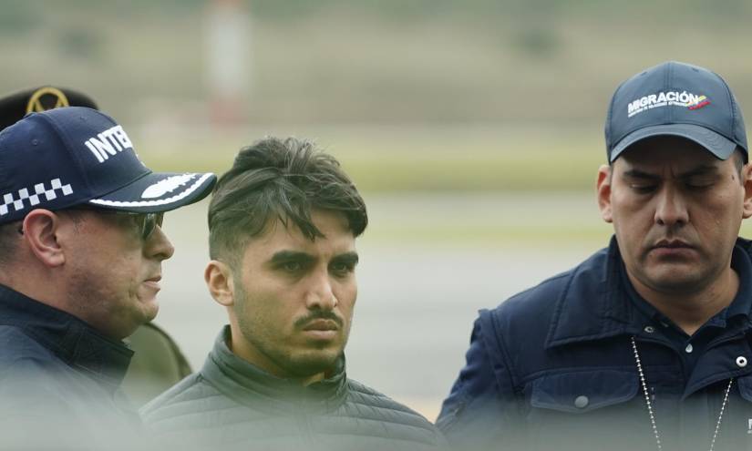 El sospechoso del femicidio de María Belén Bernal, Germán Cáceres, llegó este martes 3 de enero al aeropuerto de Quito desde Colombia.