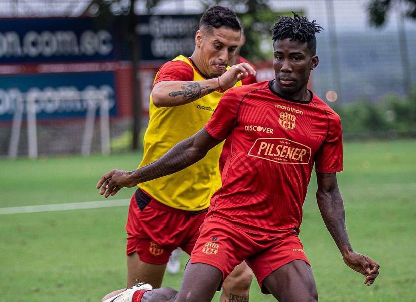 Adonis Preciado y Jesús Trindade durante el entrenamiento previo al viaje hacia Chile.