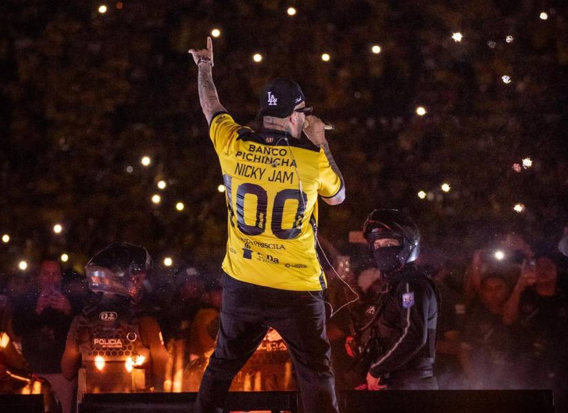 Nicky Jam en su concierto en la Noche Amarilla.