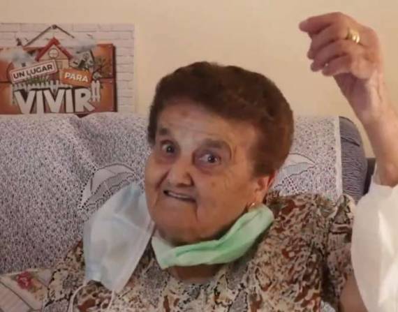 Captura de pantalla que muestra a la abuelita Rosario.