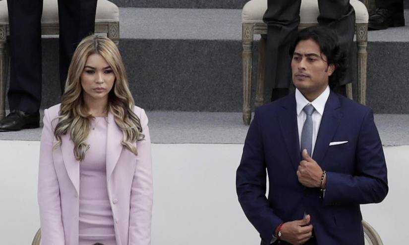 Fotografía de archivo fechada el 7 de agosto de 2022 que muestra a Nicolás Petro y su exesposa, Daysuris Vásquez, durante la ceremonia de posesión de Gustavo Petro como presidente de Colombia, en la Plaza Bolívar de Bogotá.