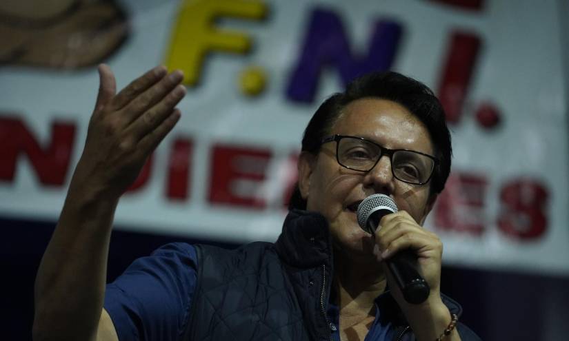 El candidato presidencial Fernando Villavicencio durante el mitin de campaña, minutos antes de ser asesinado en Quito, Ecuador, el 9 de agosto de 2023.