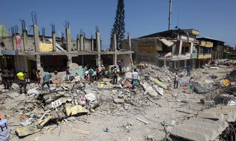 Foto de archivo de los escombros de un edificio por el terremoto de 2016.