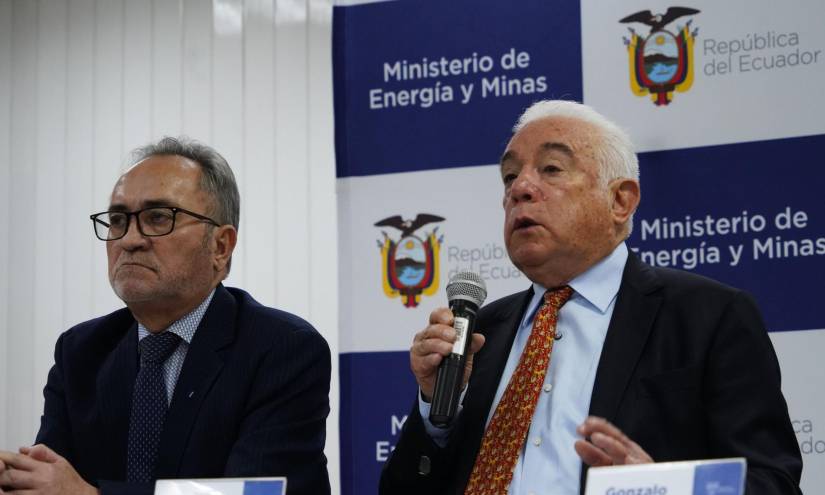 Gabriel Argüello (izquierda), director del Operador Nacional Nacional de Electricidad, y Fernando Santos Alvite, ministro de Energía y Minas.