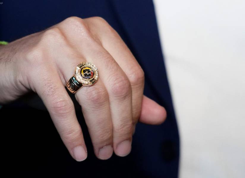 Ese anillo le entregan al mejor jugador de la competición.