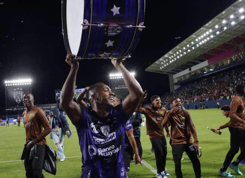 Renato Ibarra en la celebración de IDV.