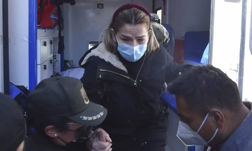 La expresidenta interina de Bolivia Jeanine Áñez (c), en una fotografía de archivo.