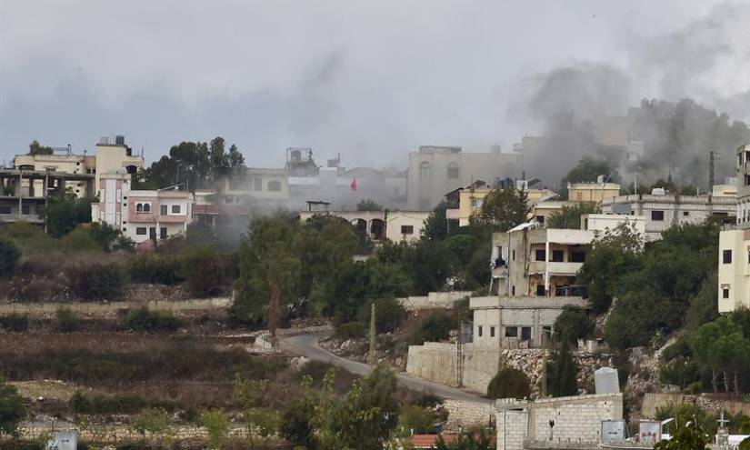 Humo por un ataque en la localidad libanesa fronteriza con Israel de Ayta ash-Shab, la línea divisoria entre el Líbano e Israel