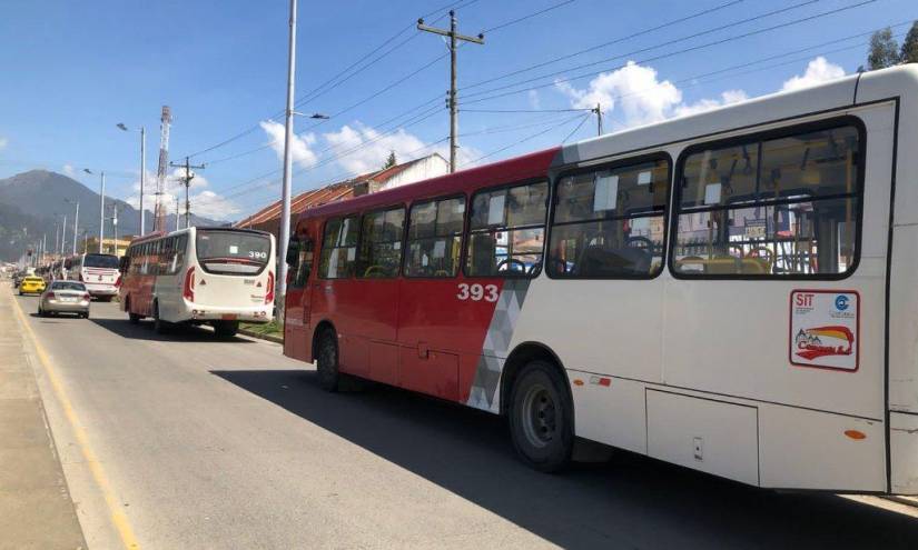 Mientras en Cuenca se subsidiará pasaje en buses, en Guayaquil no se logran acuerdos con transportistas