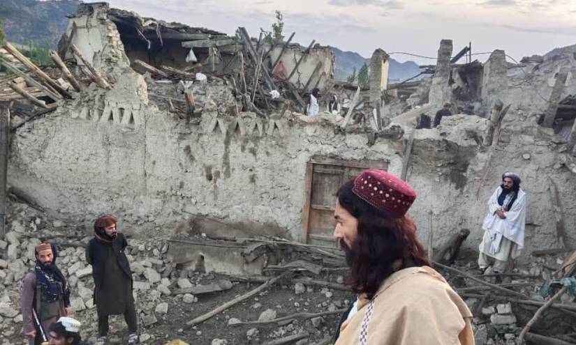 Terremoto en Afganistán deja más de 900 muertos