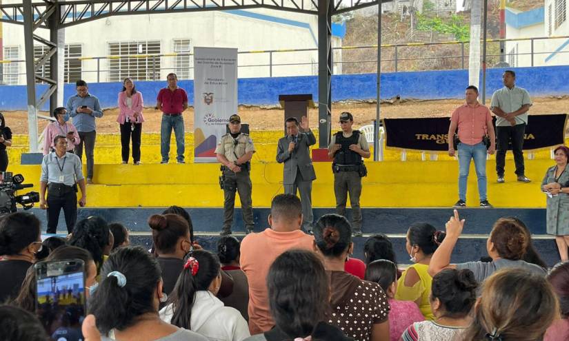 Las clases continúan suspendidas en el Tránsito Amaguaña. Calvas prometió atender la situación.