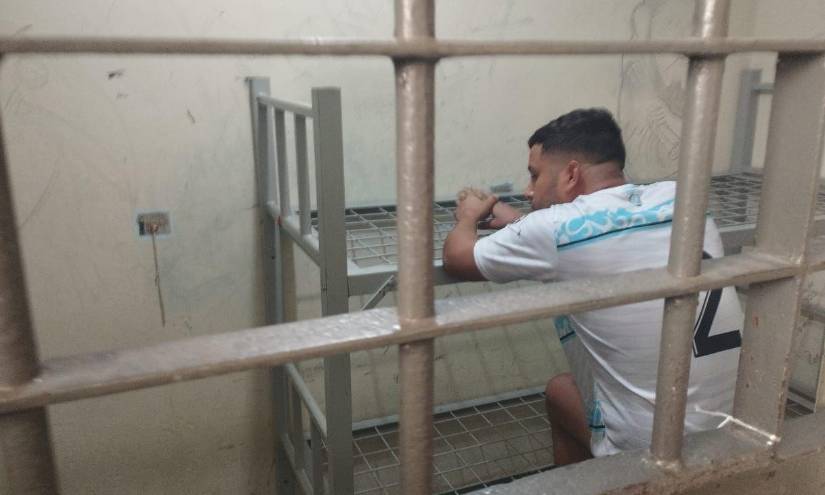 La Secretaría de Comunicación de la Presidencia de la República difundió una foto de alias Bermúdez dento de una de las celdas de La Roca.