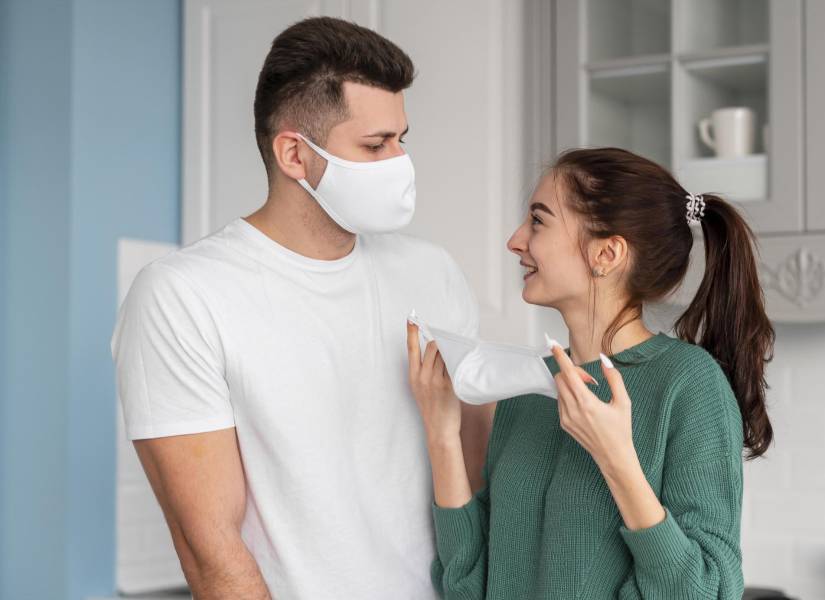 Pareja joven, cocina, en casa.