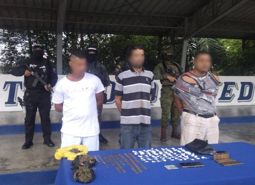 Este mismo viernes, también en Quevedo, la policía detuvo a dos ecuatorianos y un venezolano.