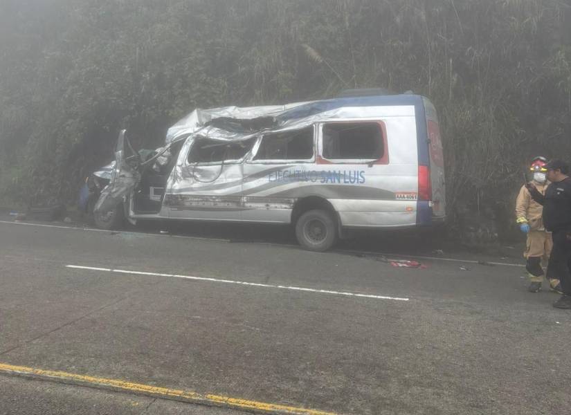 Bomberos, personal del Ministerio de Salud Pública (MSP) y uniformados de la Comisión de Tránsito del Ecuador (CTE) atendieron la emergencia.