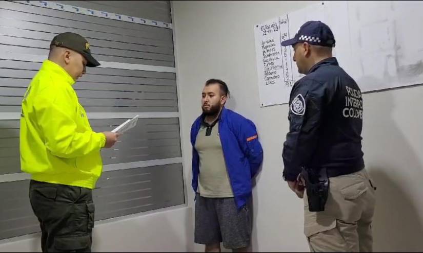 El ecuatoriano capturado fue trasladado a la ciudad de Bogotá, donde fue dejado a disposición de la Fiscalía de Colombia.