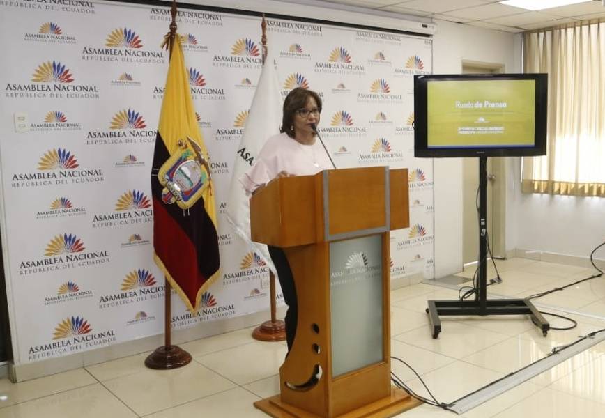 Revisarán inmunidades de exlegisladoras Vicuña y Vallejo