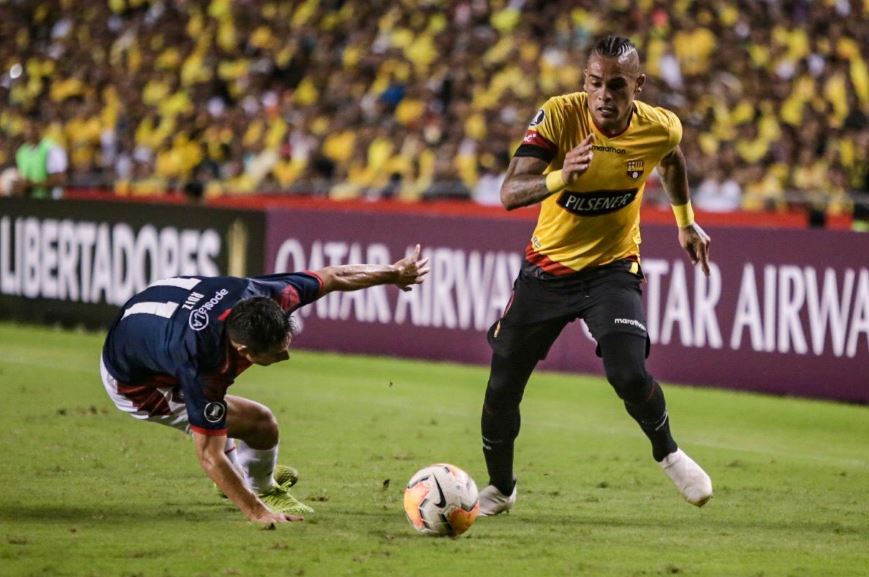 Los árbitros para el partido entre Cerro y Barcelona