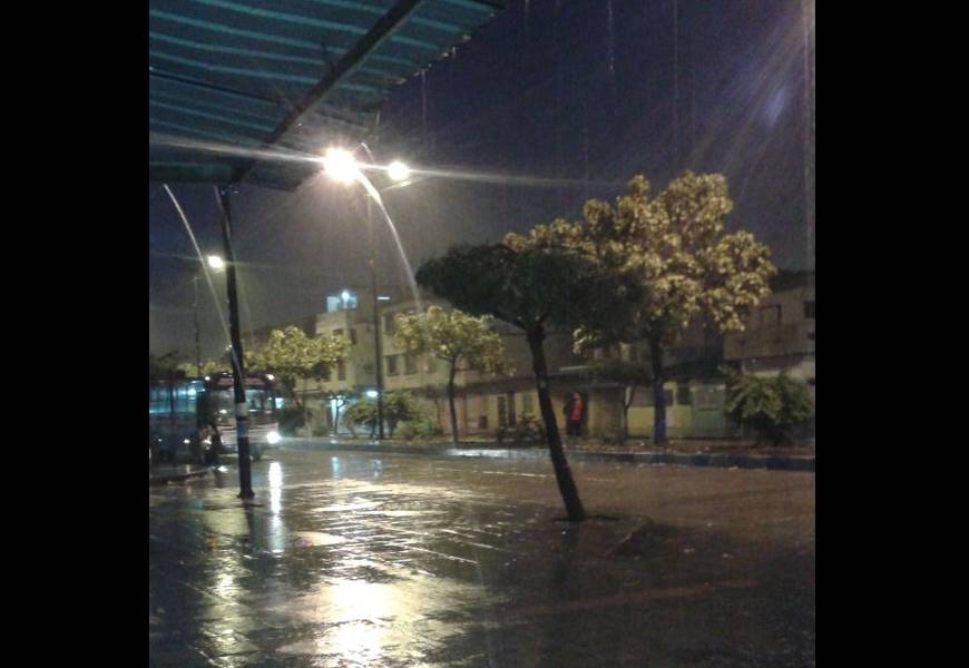 Lluvia de más de 12 horas desató congestión vehicular en Guayaquil