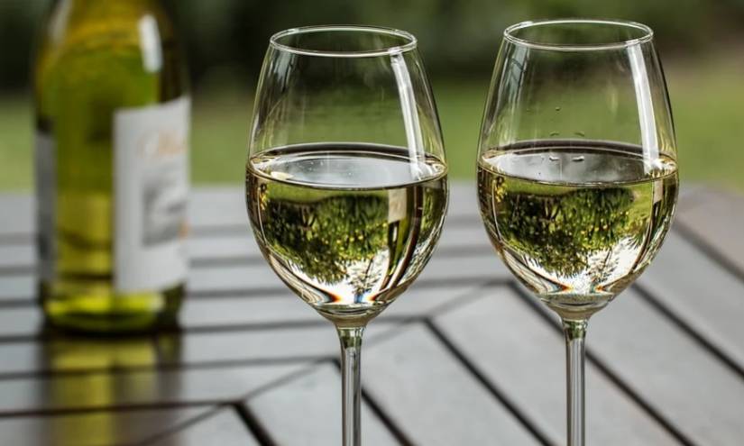 2 Hombres Emborrachan A Un Nino De 3 Anos