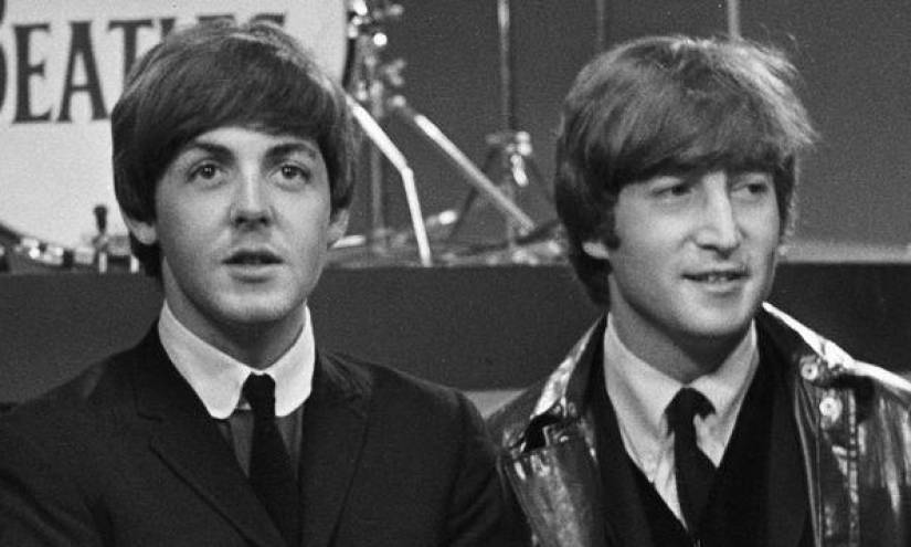 Paul McCartney y John Lennon.