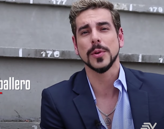 El interpreta al malvado Sandro Rossi