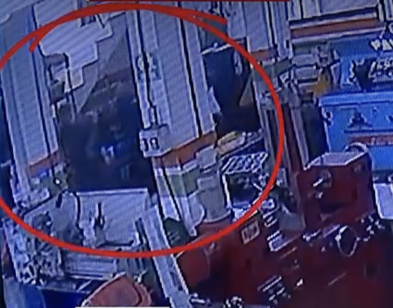 Quito: violento asalto en una empresa quedó registrado en una cámara de seguridad