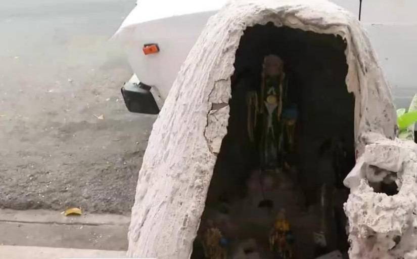 Foto del altar de la Santa Muerte en el centro de Guayaquil, antes de ser destruido.