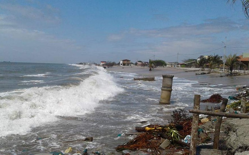Fuerte oleaje destruyó casas en el norte de Jambelí