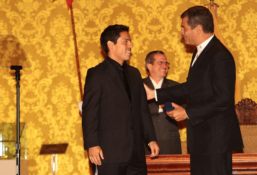 Futbolistas Dreer y Oyola se naturalizan como ecuatorianos