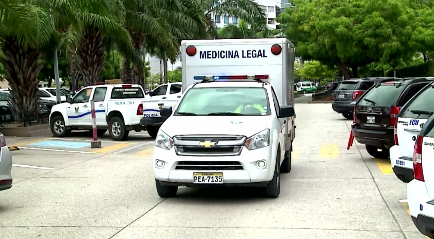 Hombre se lanzó de torre de hospital en sur de Quito