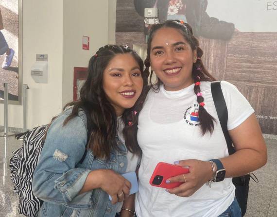 Daniela Palacios (24 años) y Daniela Sánchez (24 años) viajan a Quito para ir al concierto de Bad Bunny.