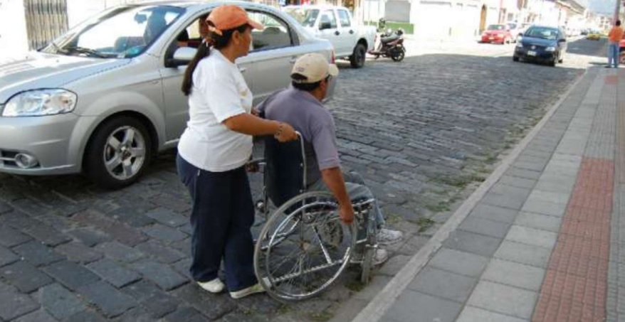 Personas con discapacidad exigen indemnización por despidos