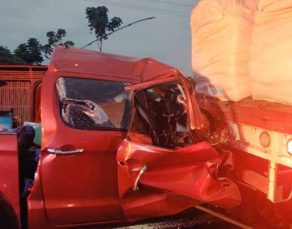 Un choque entre dos vehículos dejó cinco fallecidos en la vía Balzar - El Empalme, en Guayas.