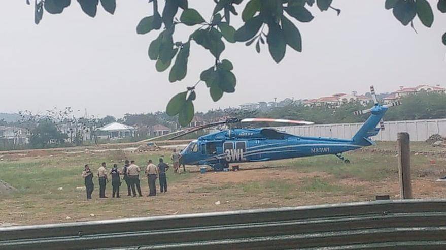 Un helicóptero aterrizó de emergencia en Isla Mocolí tras quedarse sin combustible