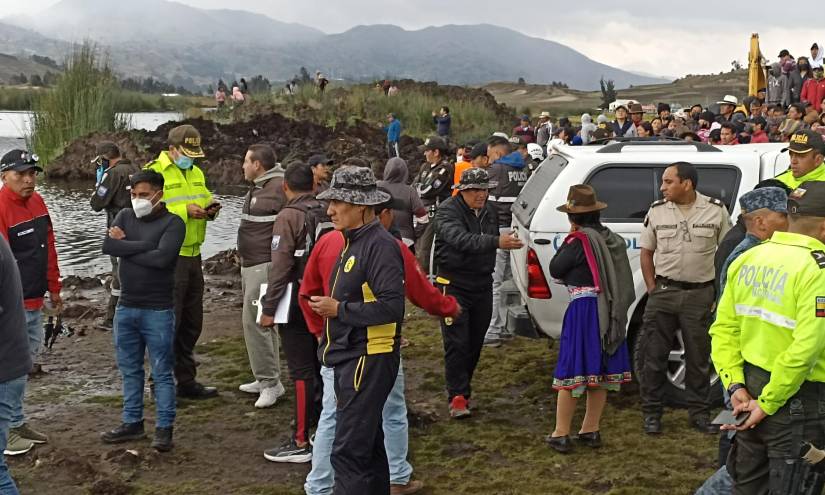 Personal del GOE, bomberos y rescatistas han ayudado a recuperar los cuerpos y rescatar a los sobrevivientes.