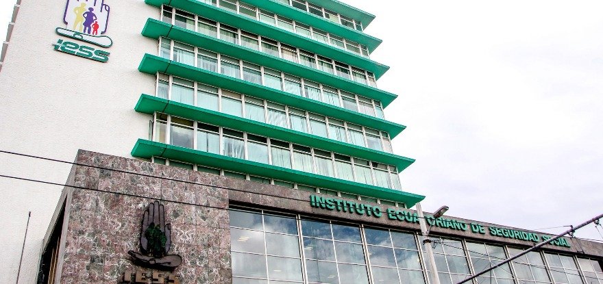 Sistema de fondos del IESS está cerca de colapsar, según informe