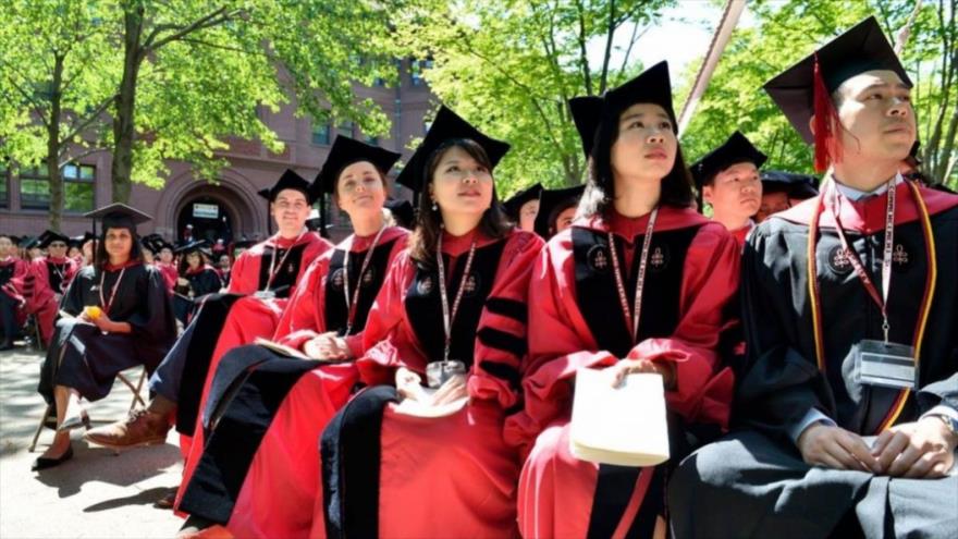 EEUU evalúa cancelar las visas de estudiantes chinos graduados