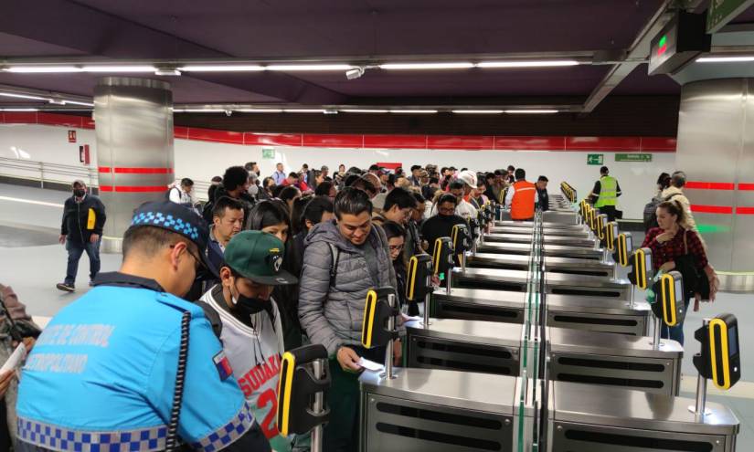 25.000 pasajeros al día viajaron en Metro durante la operación comercial.