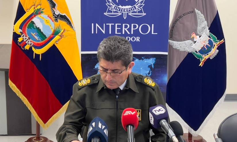 El general Freddy Sarzosa, director de Investigaciones de la Policía Nacional, dio la rueda de prensa, la noche de este miércoles 17 de enero de 2024.