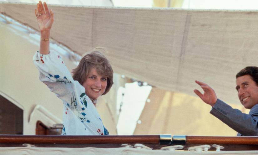 Diana de Gales junto al rey Carlos en su luna de miel en Britannia.