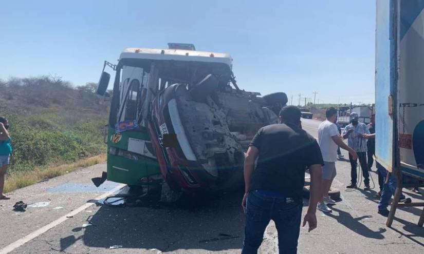 Tres muertos tras accidente en vía Santa Elena-Guayaquil