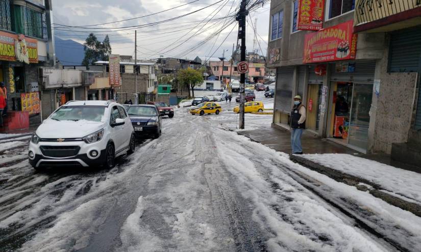 Se registraron fuertes lluvias en Quito y hay alerta de tormentas eléctricas
